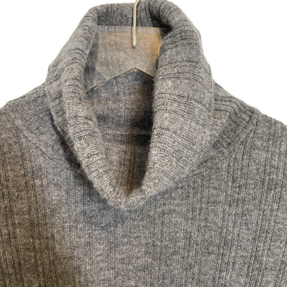 Paige Grey 100% Cashmere Turtleneck Sweater Wide Ribbing Lettuce Hem/Cuffs Sz S - Picture 11 of 15